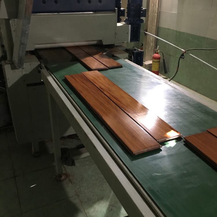 Nhà máy sản xuất sàn gỗ tự nhiên 6 Sơn UV sàn gỗ tự nhiên