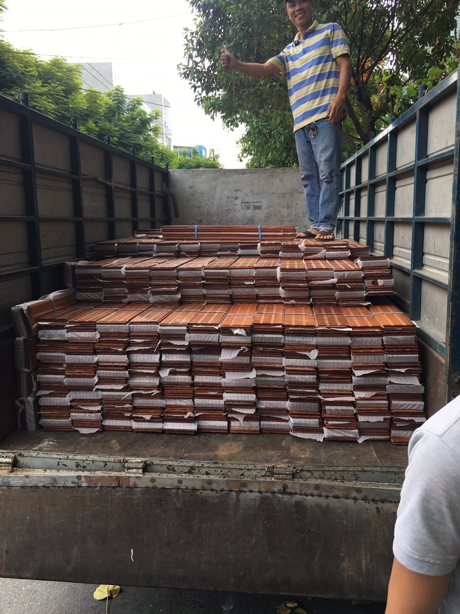 Nhà máy sản xuất sàn gỗ tự nhiên 4 Nhà máy sản xuất sàn gỗ tự nhiên