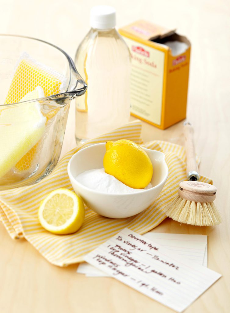 Những thủ thuật lau sàn gỗ đúng cách bạn phải biết 4 Làm sàn gỗ bằng giấm