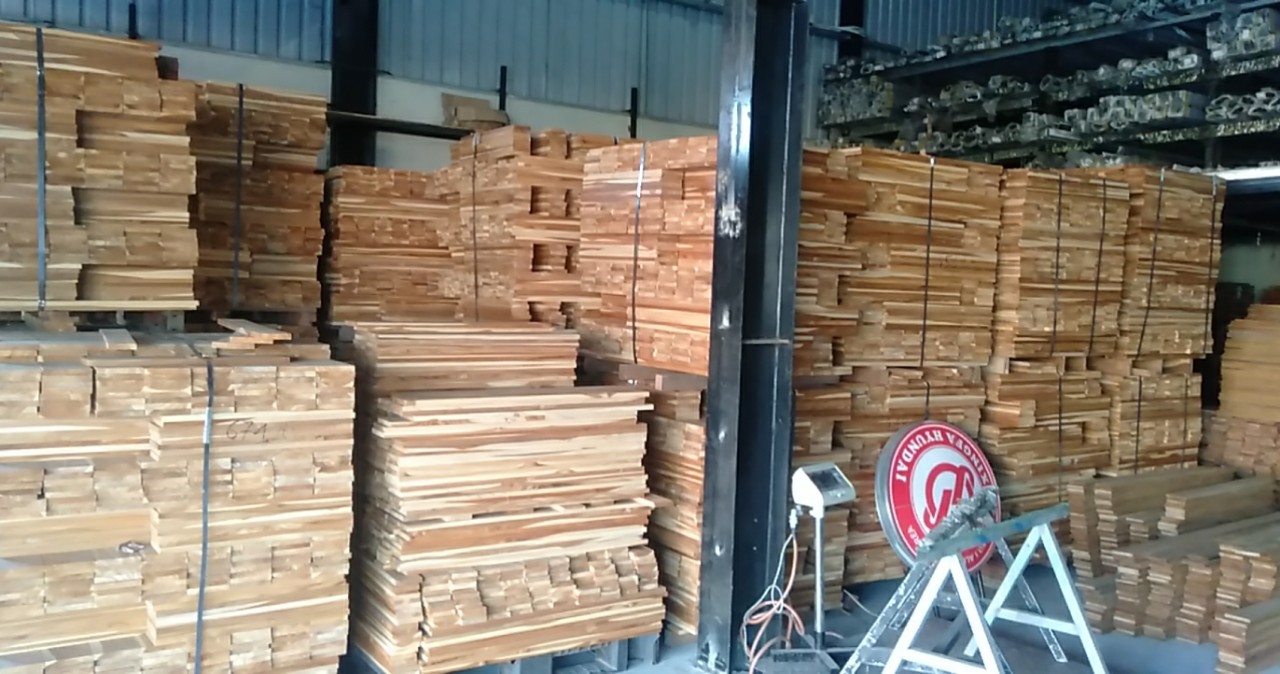 Xưởng sản xuất sàn gỗ tự nhiên